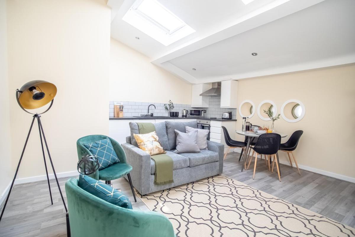Luxe Apartments Near Albert Docks - 3 Graces - Liverpool One - Business, Contract & Corporate Ready - Housity