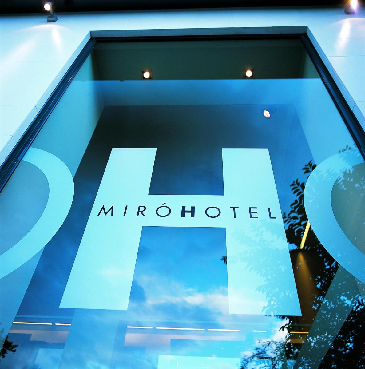 Certificado, premio, señal o documento que está expuesto en Hotel Miró