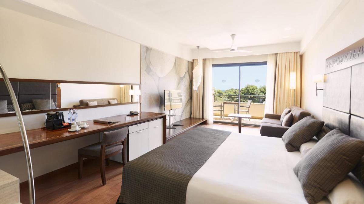 Cama o camas de una habitación en Insotel Fenicia Prestige Suites & Spa