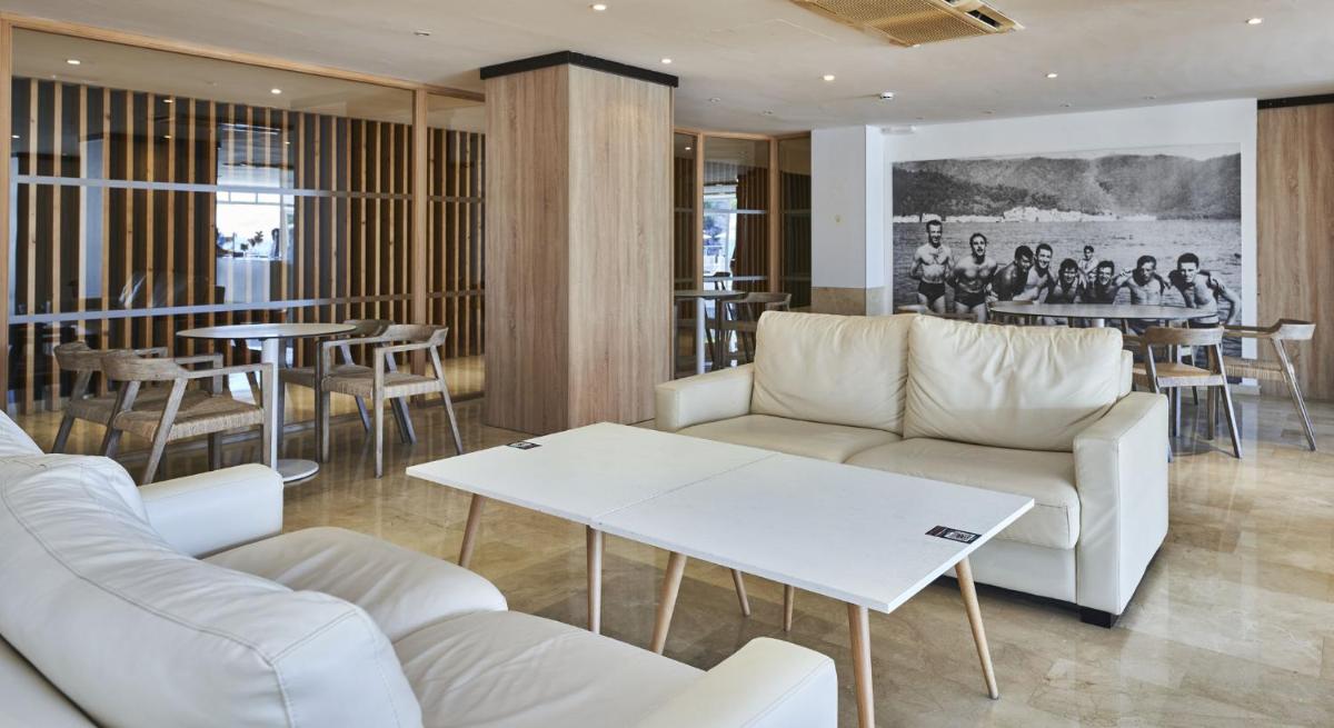 Zona de estar de Globales Cala Viñas Adults Only 16+