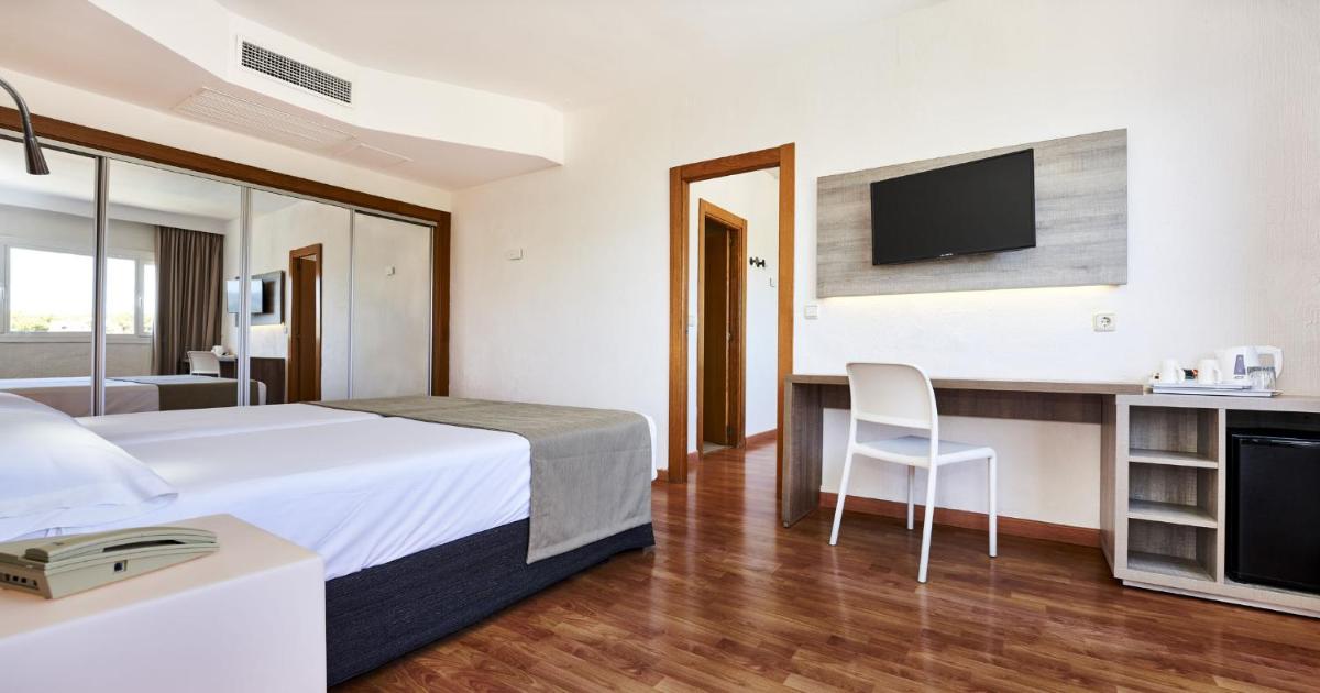 Cama o camas de una habitación en Globales Cala Viñas Adults Only 16+