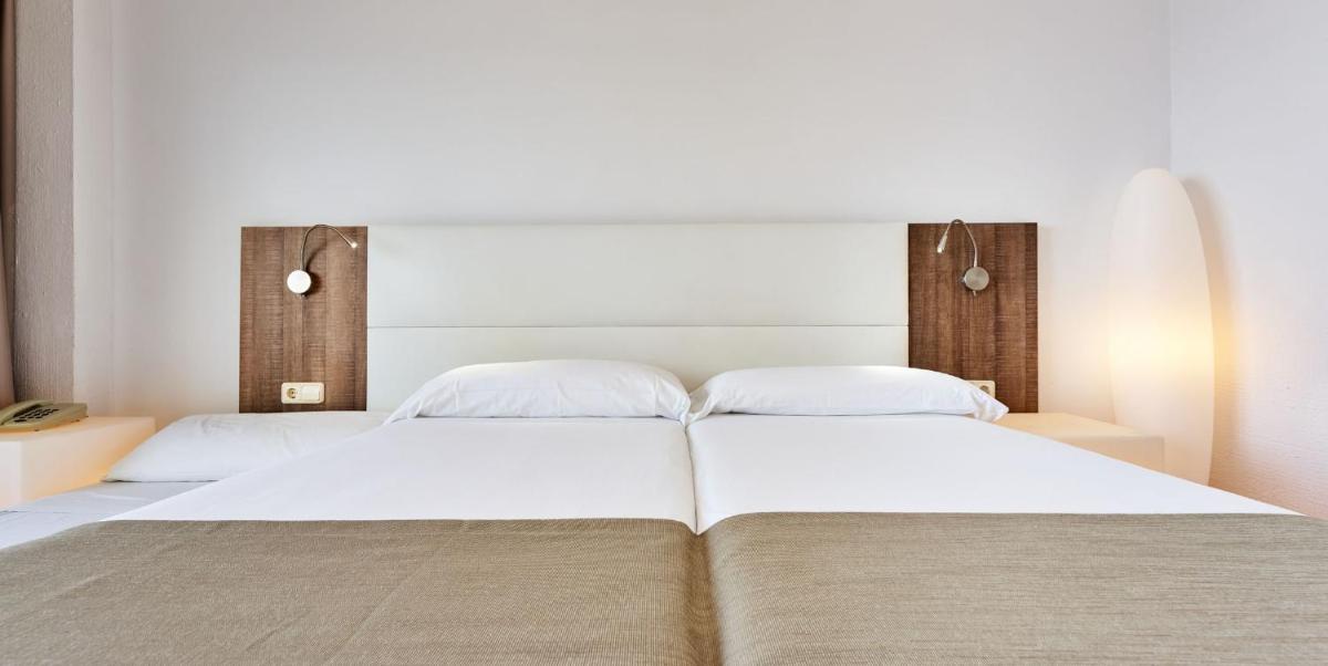 Cama o camas de una habitación en Globales Cala Viñas Adults Only 16+
