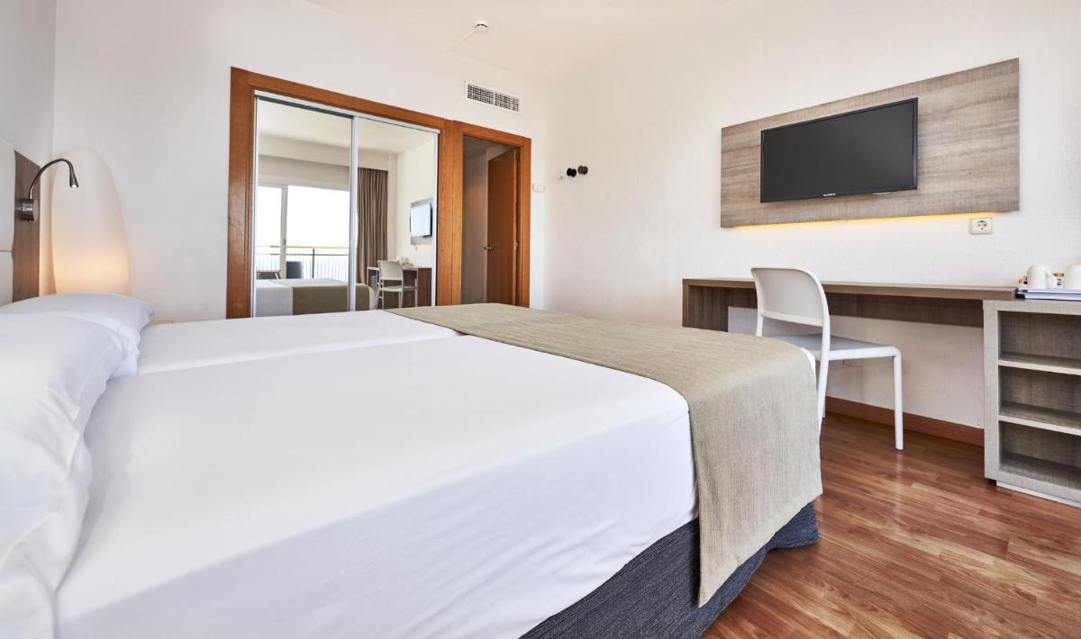 Cama o camas de una habitación en Globales Cala Viñas Adults Only 16+