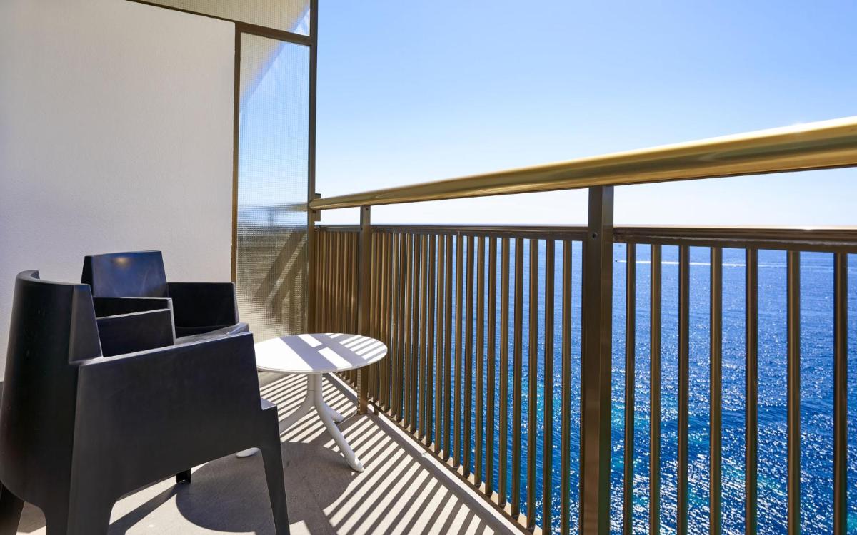 Un balcón o terraza de Globales Cala Viñas Adults Only 16+