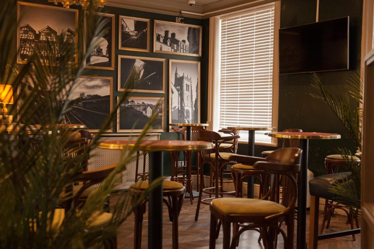The Falcon Hotel - Housity