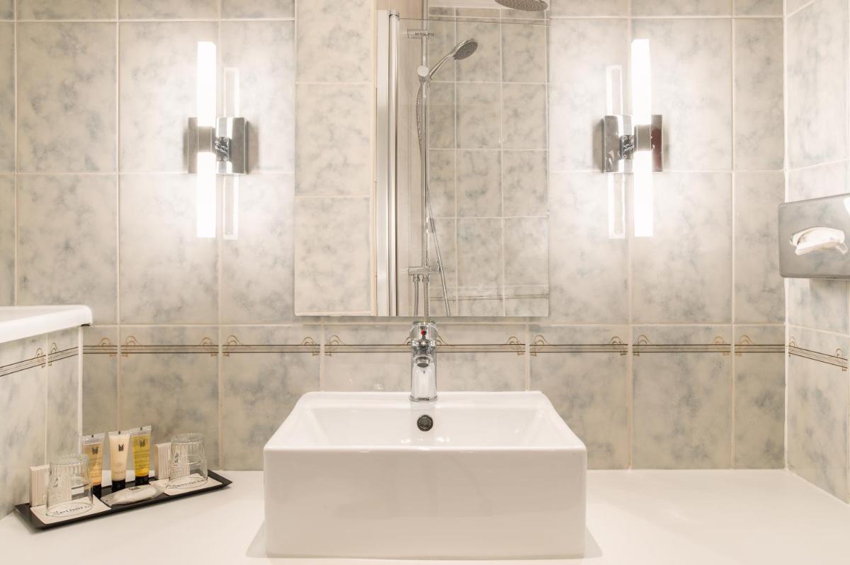 Copthorne Effingham Gatwick Hotel - Housity