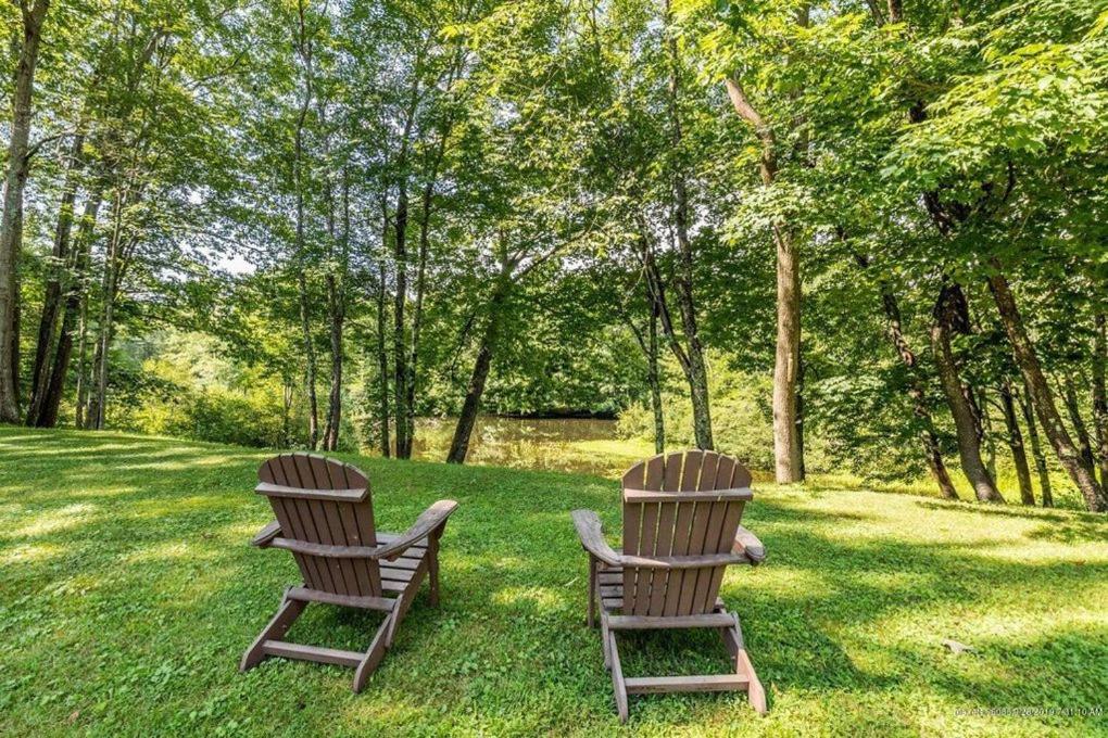 Beautiful PRIVATE Oasis - On the River's Edge - Housity