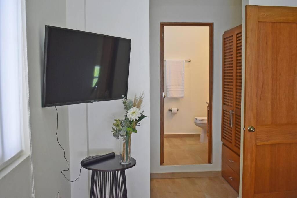 Gorgeous & cozy house close to the beach & market. - Housity