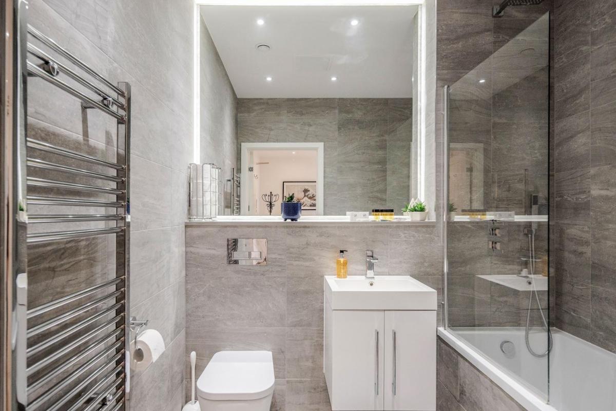 LillyRose Serviced Apartments - St Albans City Centre, Parking - Housity
