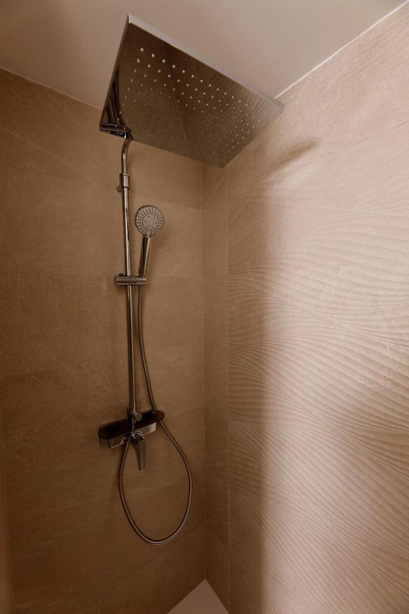 Un baño de Eques Petit Resort