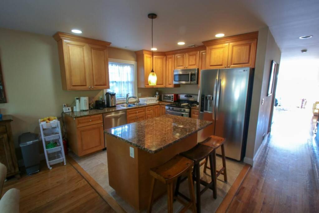 Beautiful Home Perfect for a City get-away. - Housity
