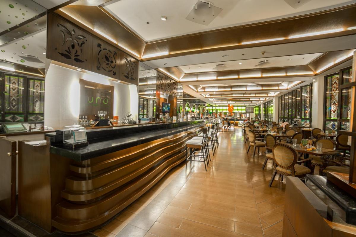 Suitetrails - Waterfront Airport Hotel and Casino