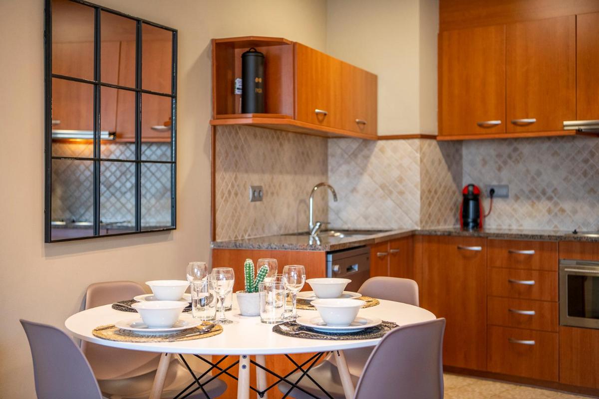UP ROOMS BANYOLES - Housity