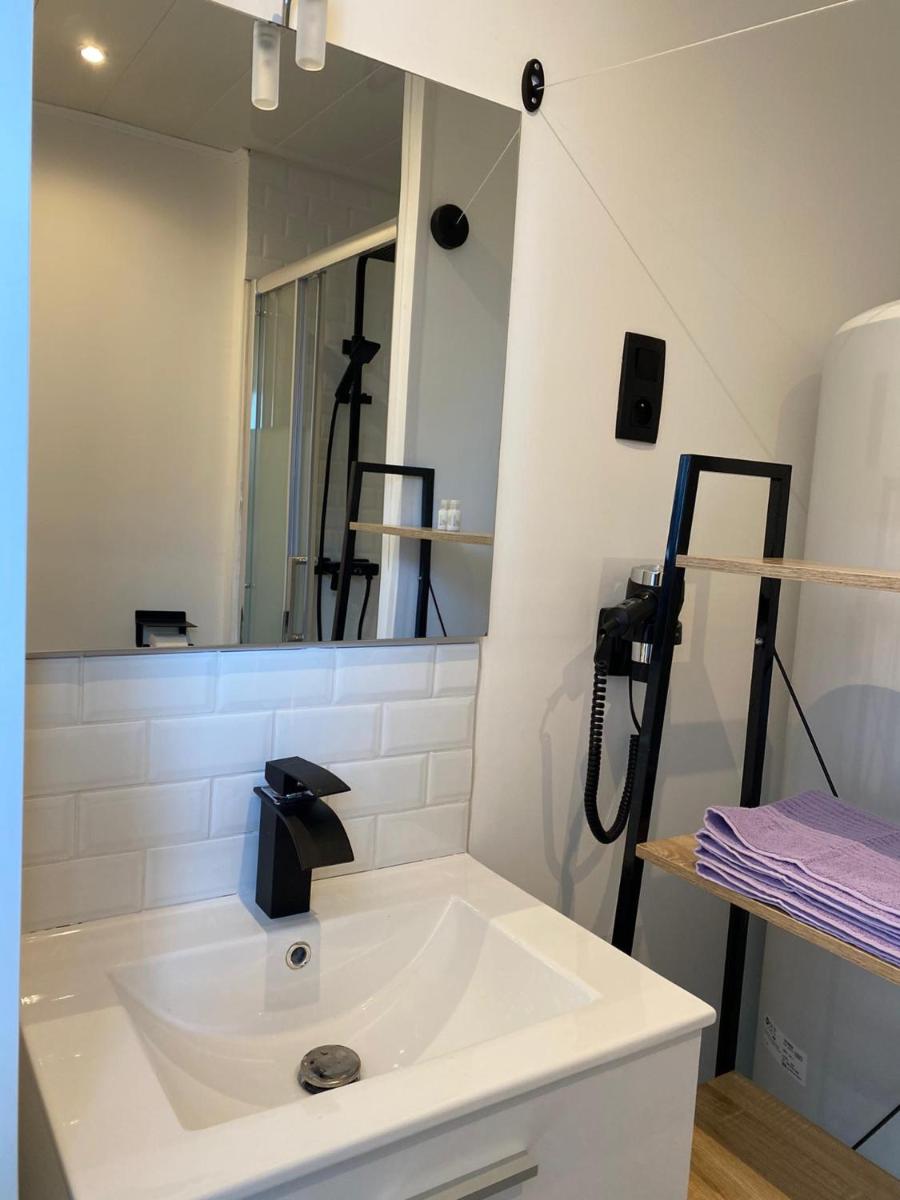 Capstay Color Valenciennes & Netflix - Housity