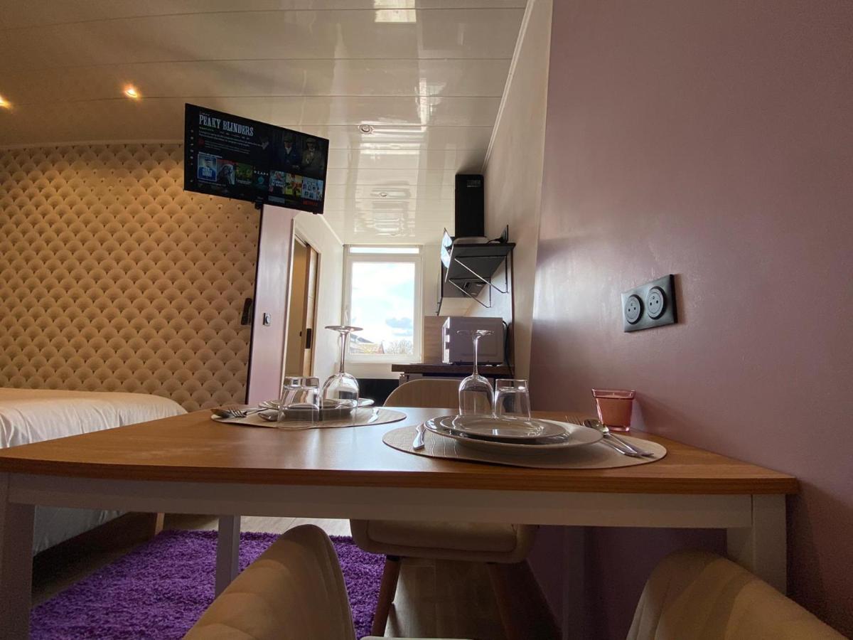 Capstay Color Valenciennes & Netflix - Housity