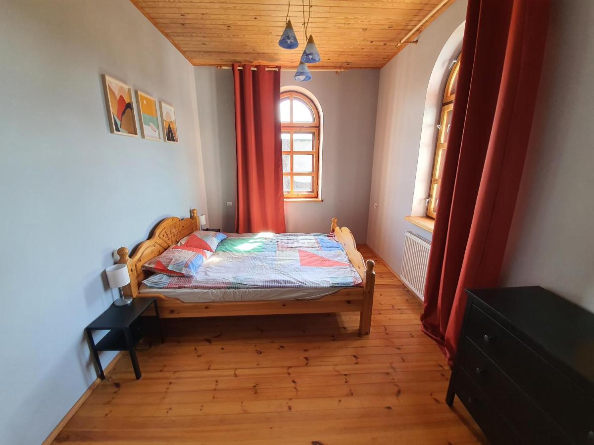 Riverside Holiday House Apartments - Housity