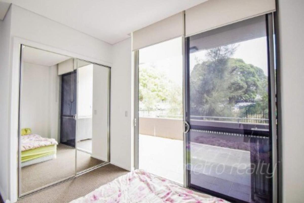 Sun-Drenched 3 Bedroom Apartment in Turrella - Housity
