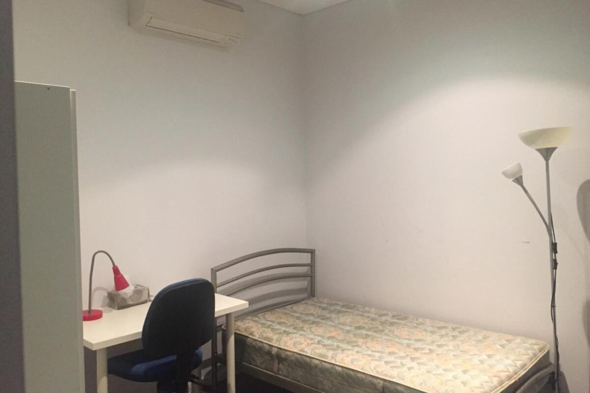 Sun-Drenched 3 Bedroom Apartment in Turrella - Housity