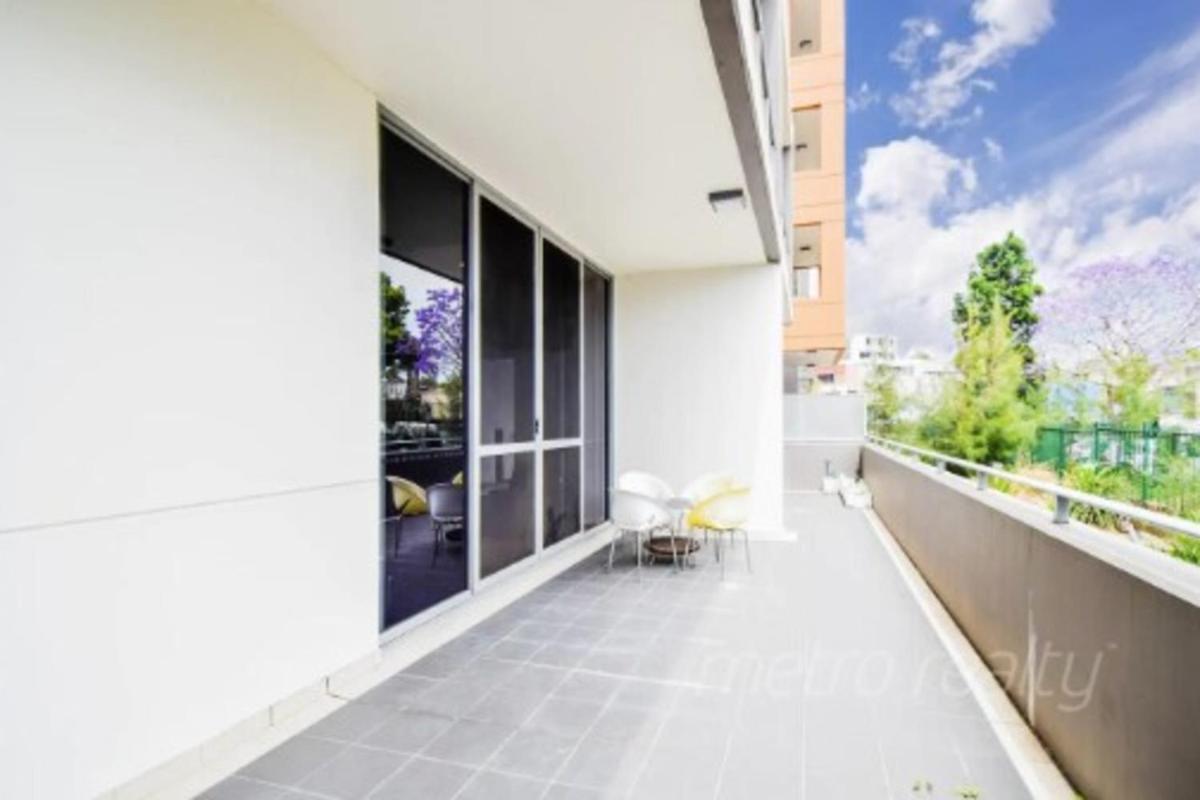 Sun-Drenched 3 Bedroom Apartment in Turrella - Housity