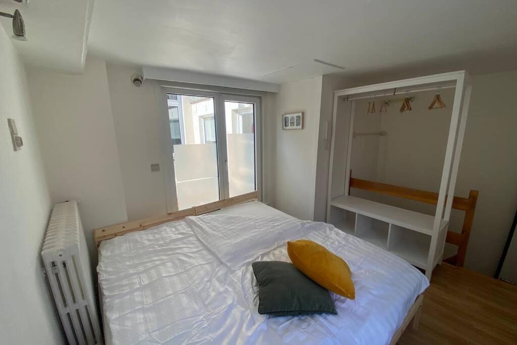 Studio with terrace in 17th century house - Housity