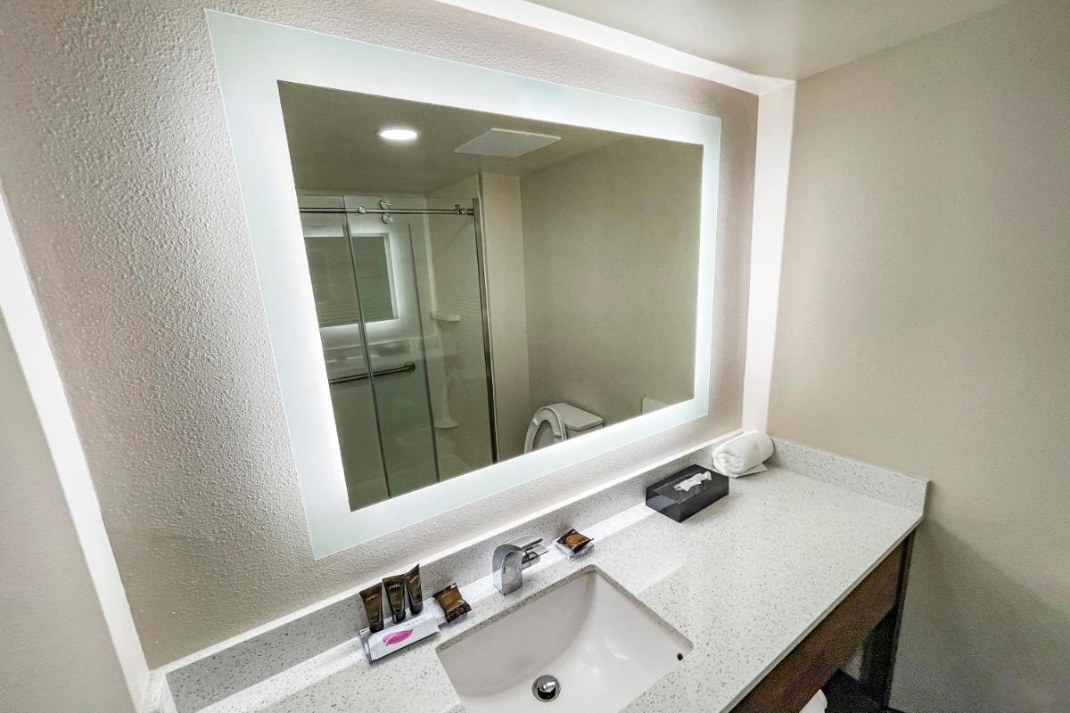 Wingate by Wyndham Panama City Area Lynn Haven - Housity