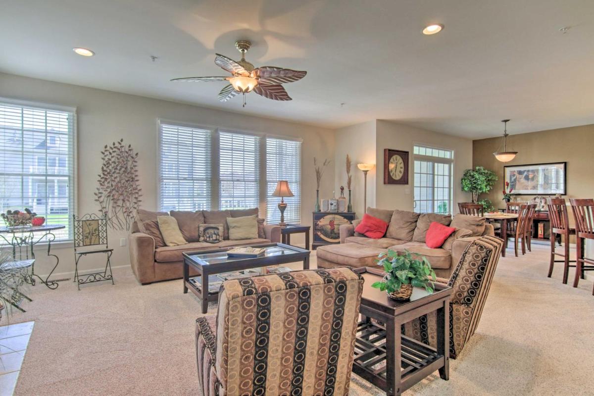Vivid and Sunny Escape - 4 Mi to Bethany Beach! - Housity