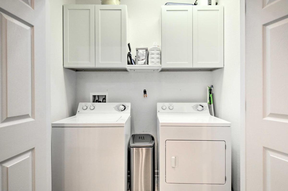 Vivid and Sunny Escape - 4 Mi to Bethany Beach! - Housity