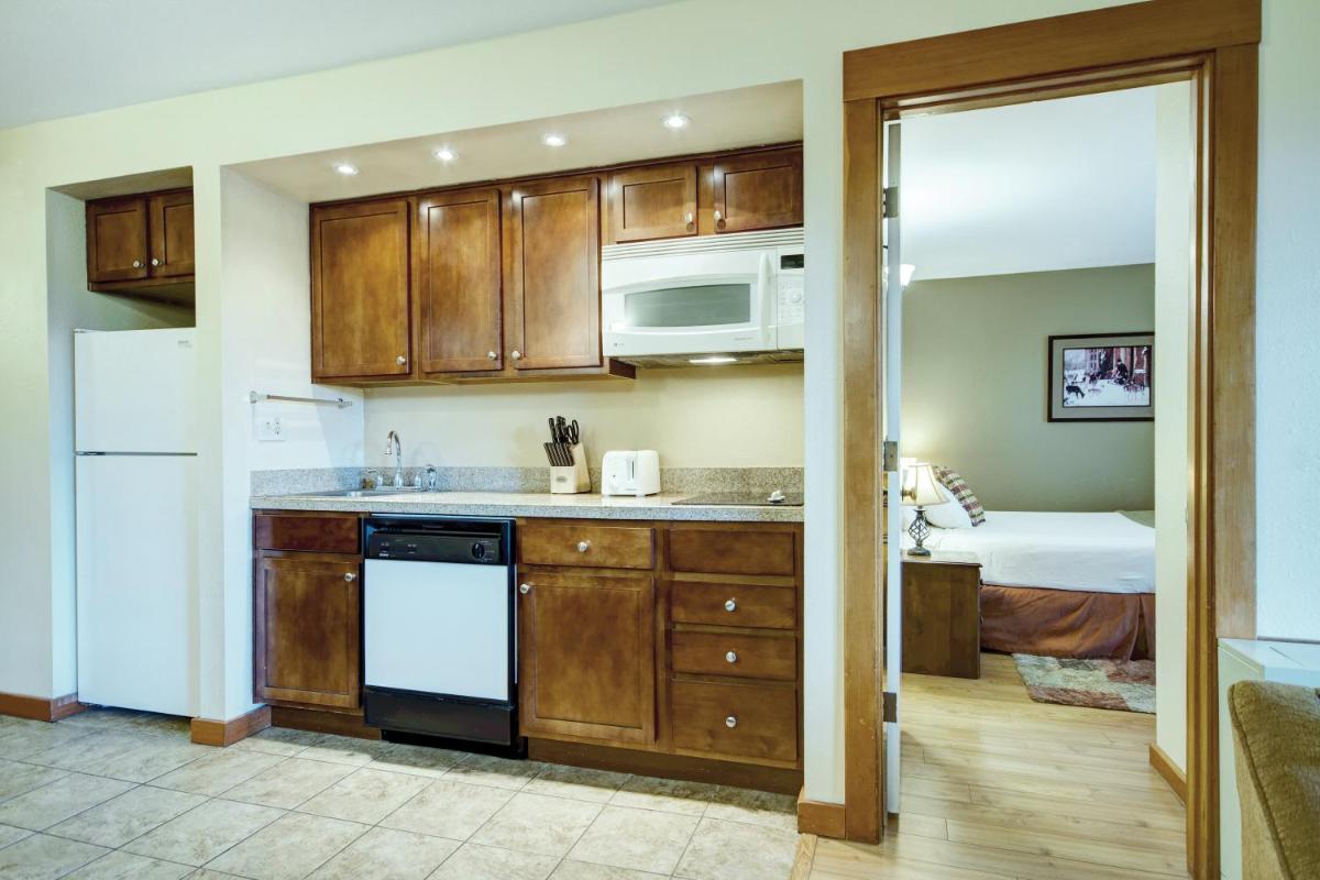 Seventh Mountain Resort - Housity