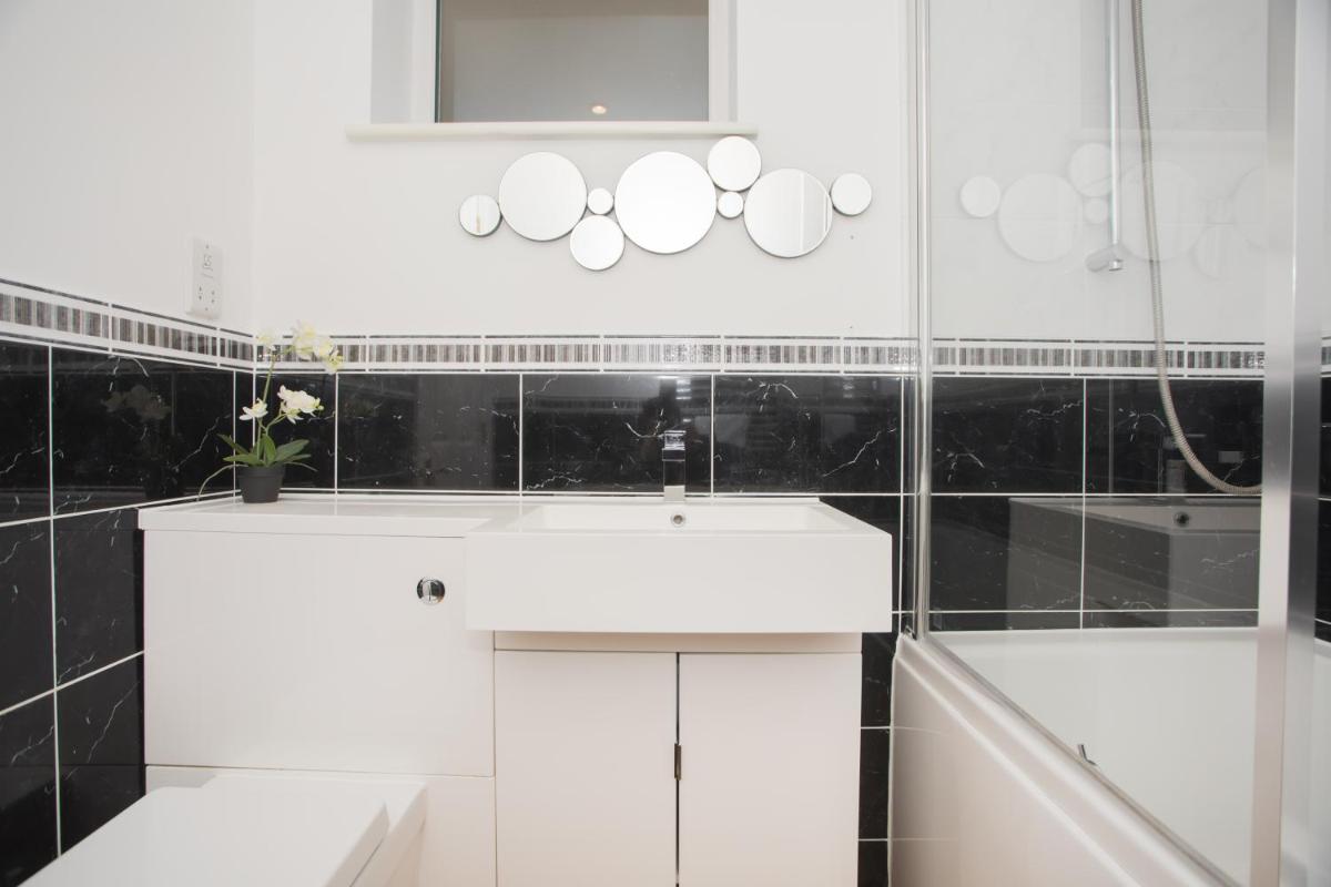 Spacious Apartments - Housity
