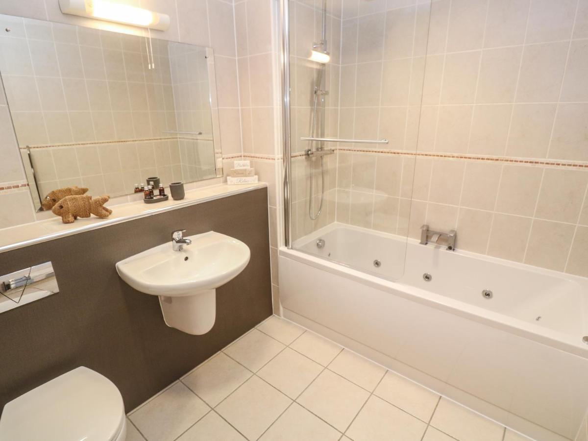 Ocean Seven - Housity