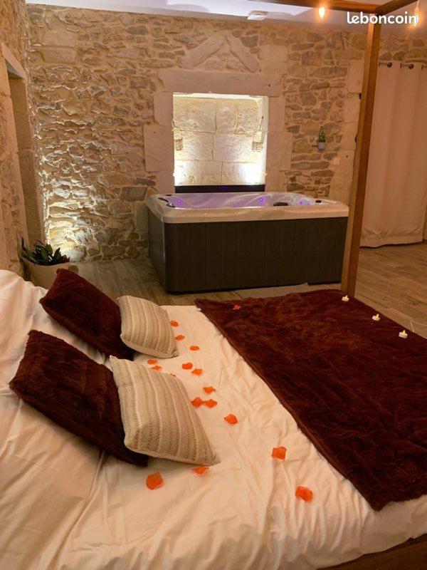 Suite de caractère avec Jacuzzi - Housity