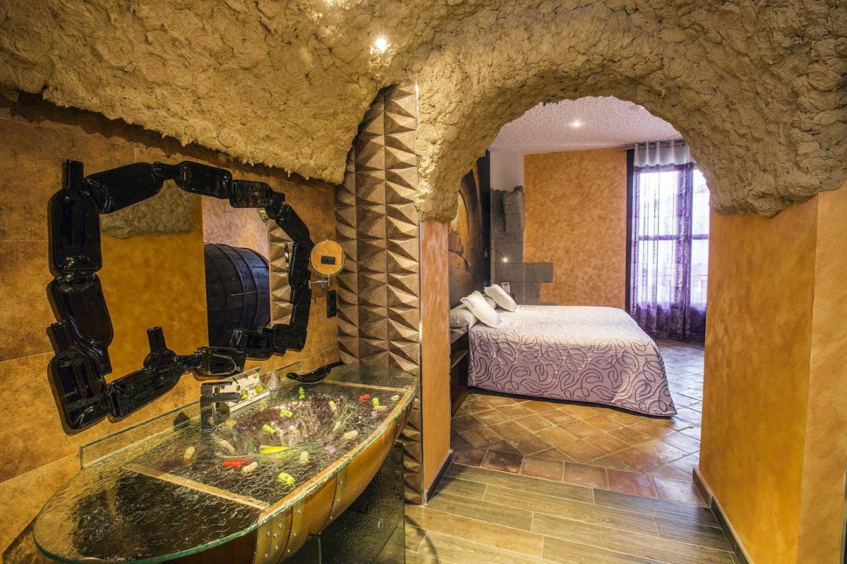 Cama o camas de una habitación en Hotel SPA El Lagar de Isilla
