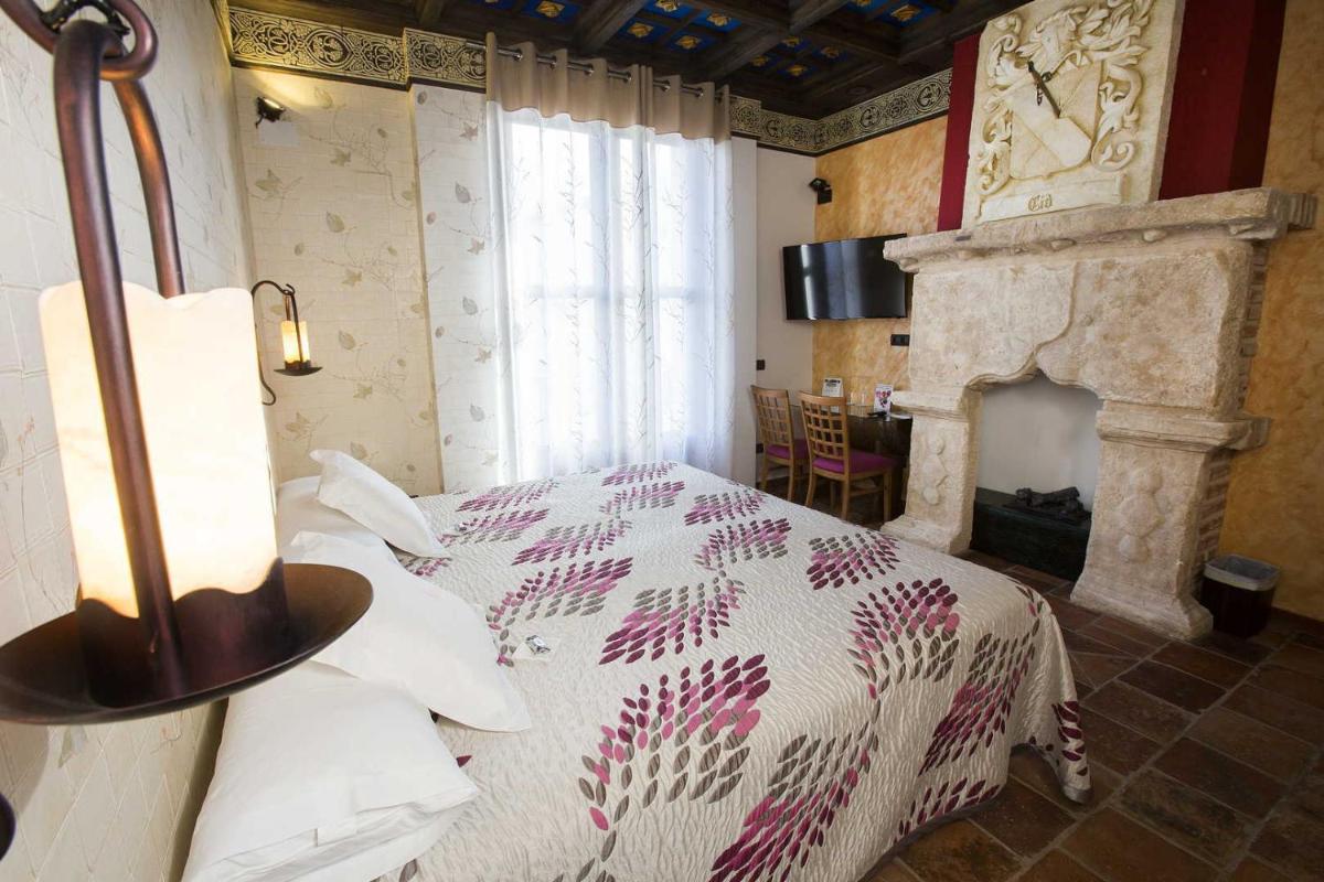 Cama o camas de una habitación en Hotel SPA El Lagar de Isilla