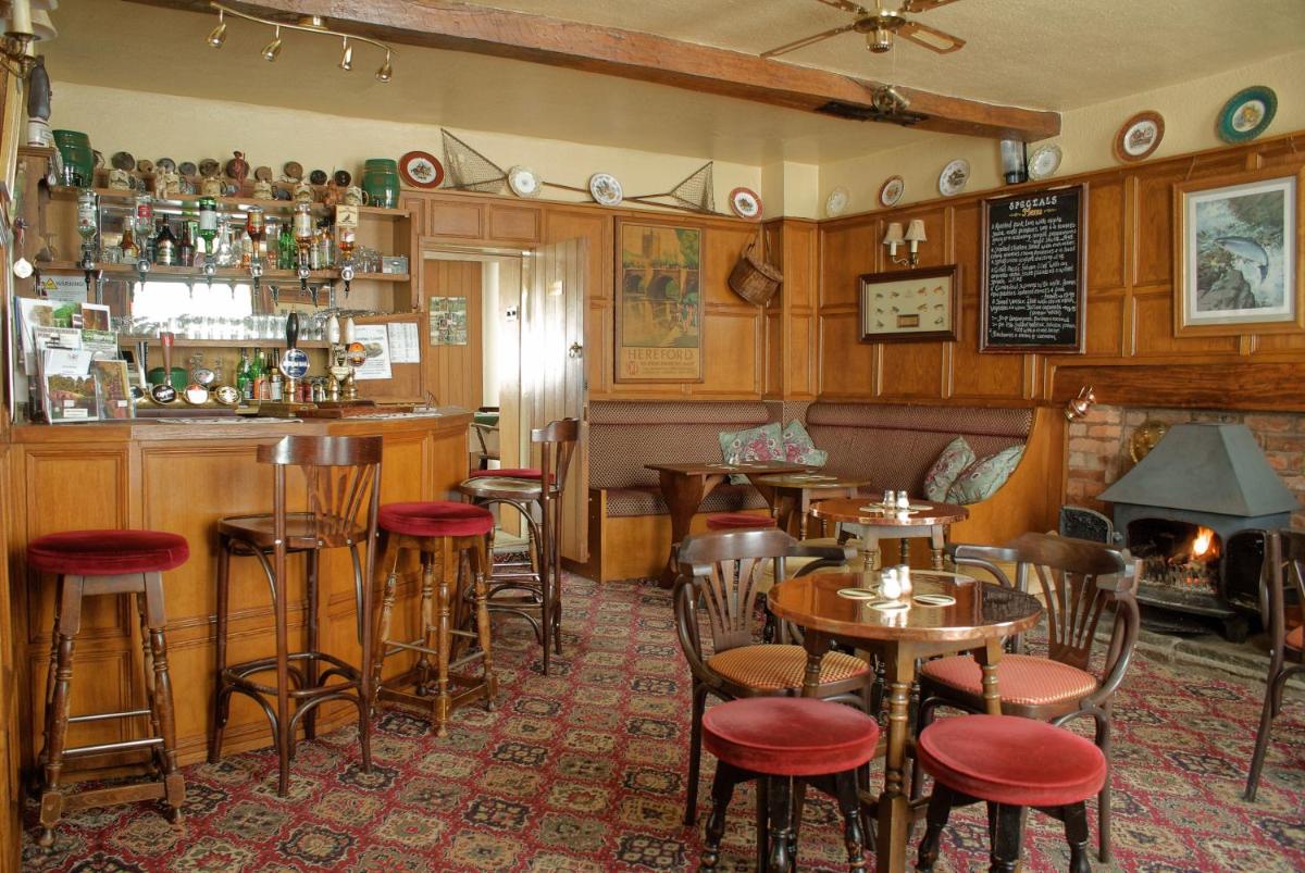 The Red Lion Hotel - Housity