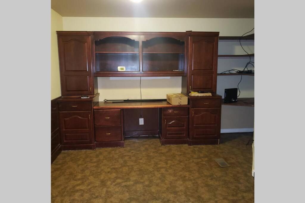 Spacious home with master suite, office and new bathrooms - Housity