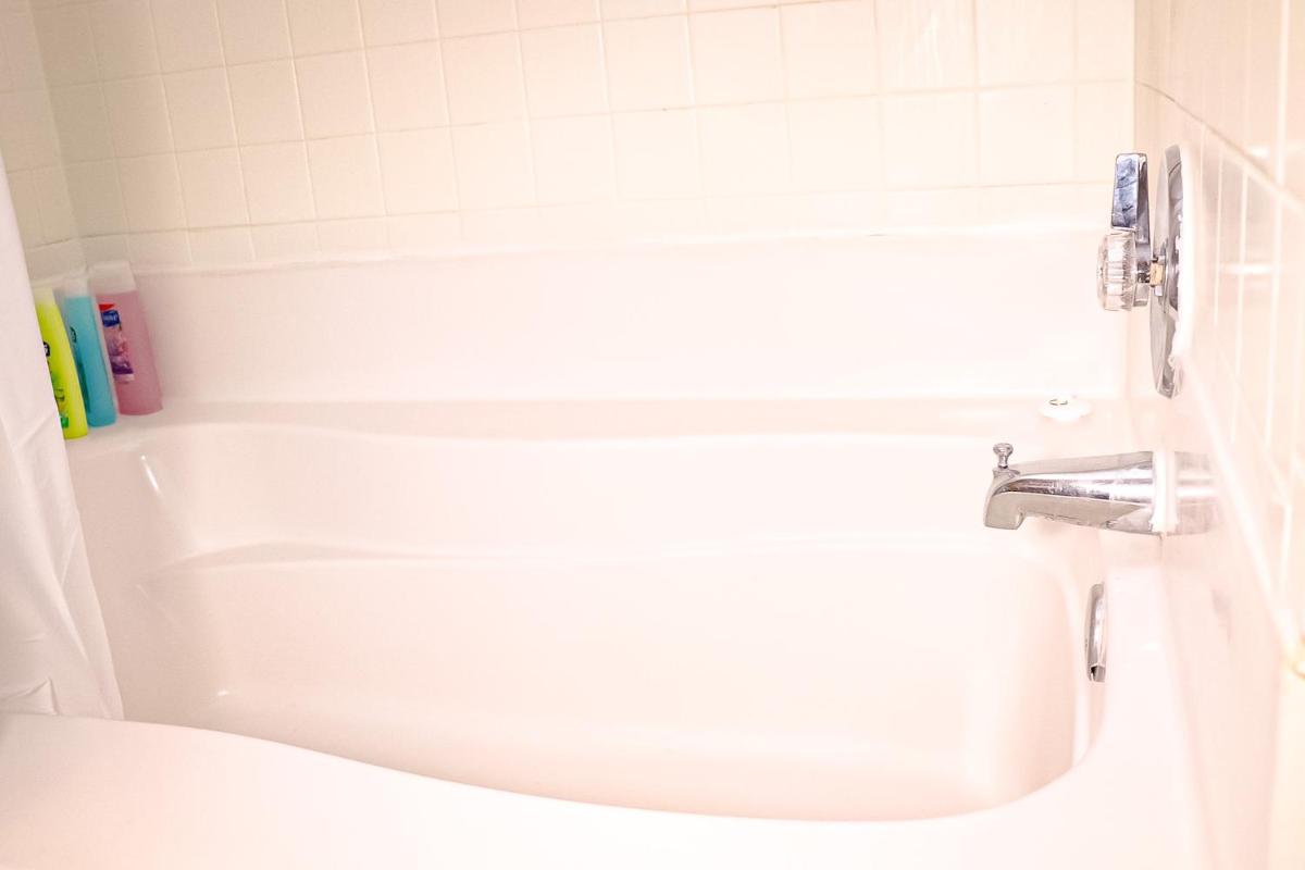 Easy Access luxurious kingbed with facilities yet to be opened - Housity