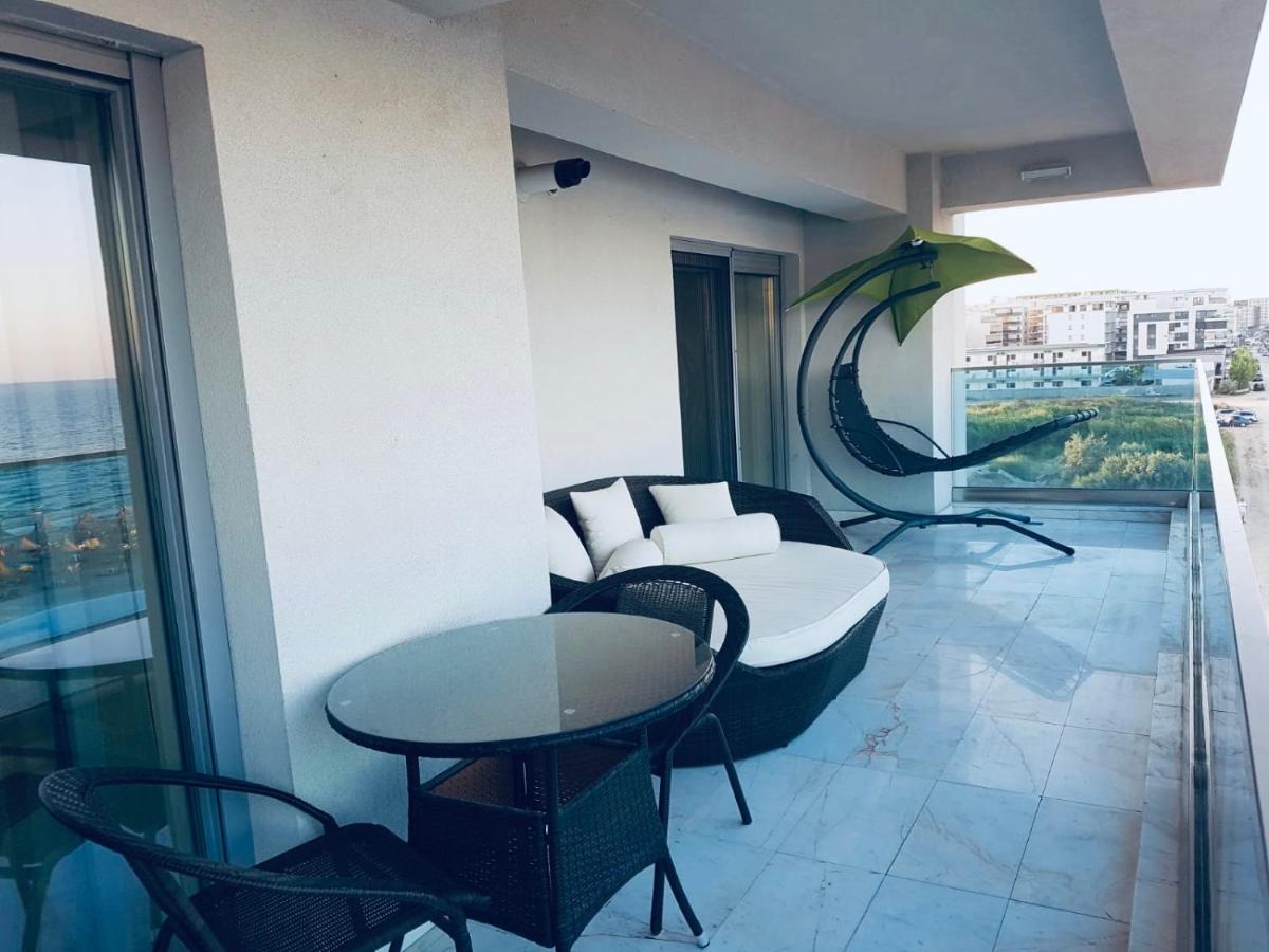 Wave 2 Mamaia prima linie vedere la mare 120mp - Housity