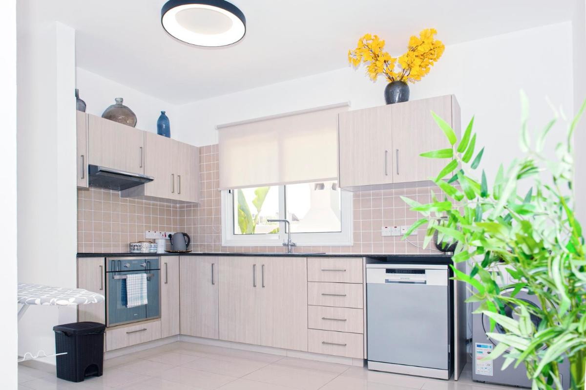 Suitetrails - Nissini Nero, 3 bedroom villa with private pool, 5 min to the beach