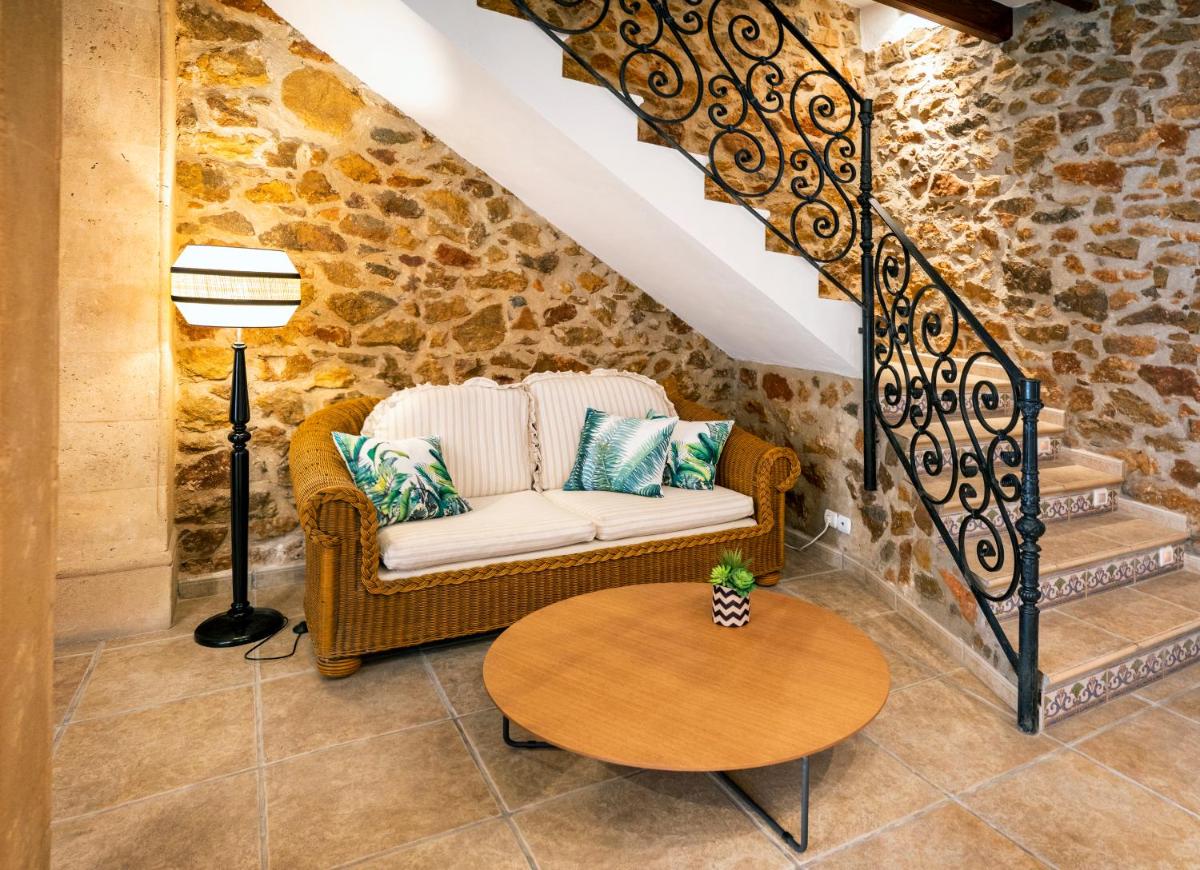 Hostal Tres Molins - Housity