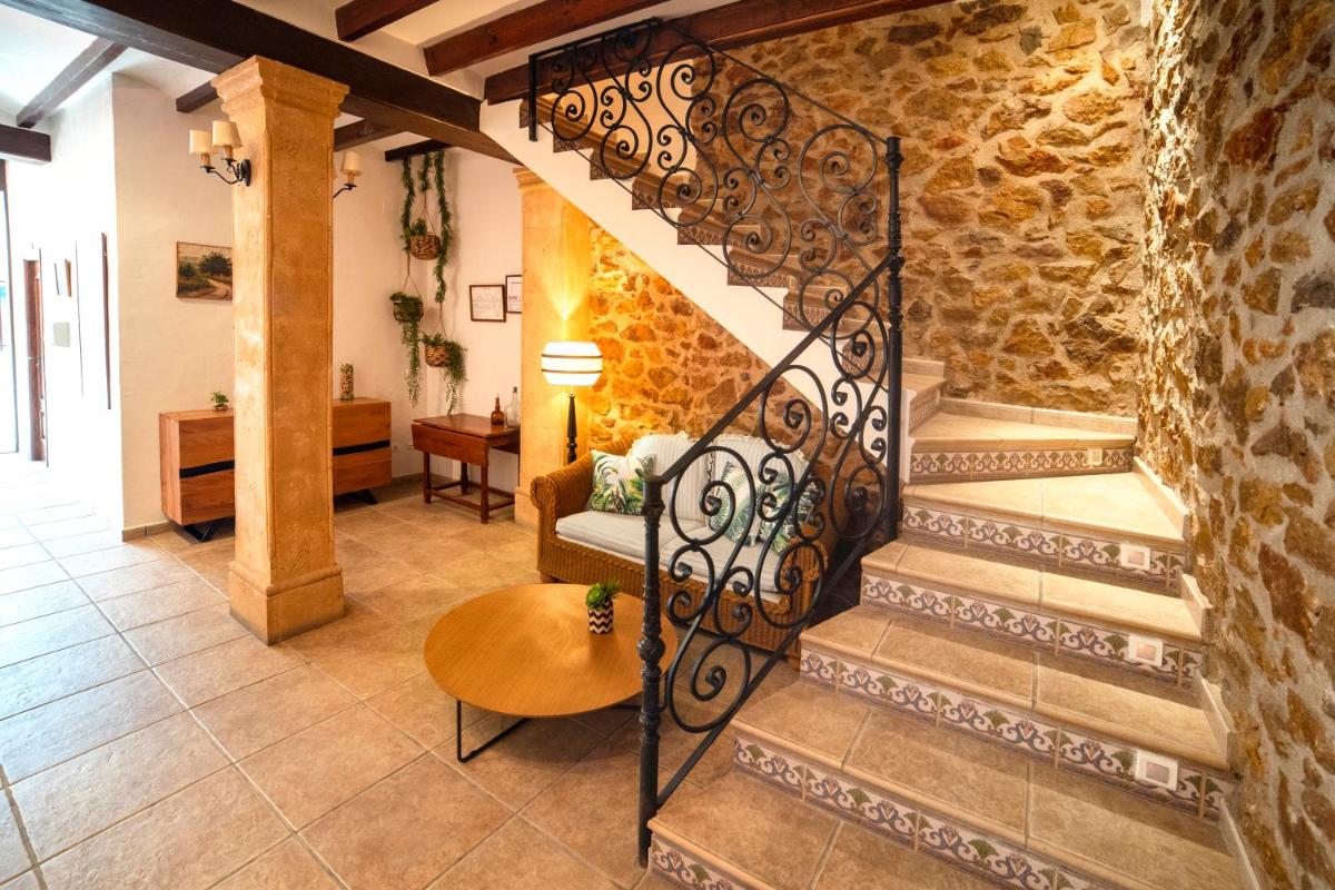 Hostal Tres Molins - Housity