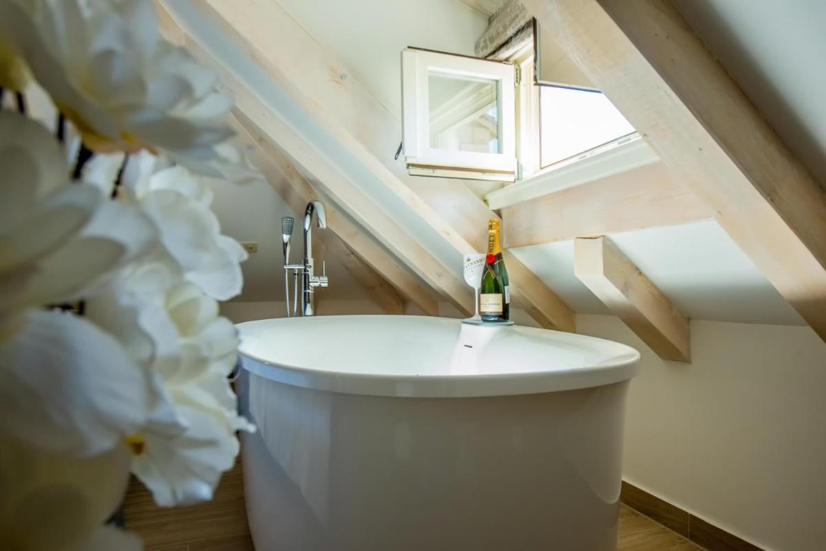 Heritage Villa Vitturi Sea View - Housity
