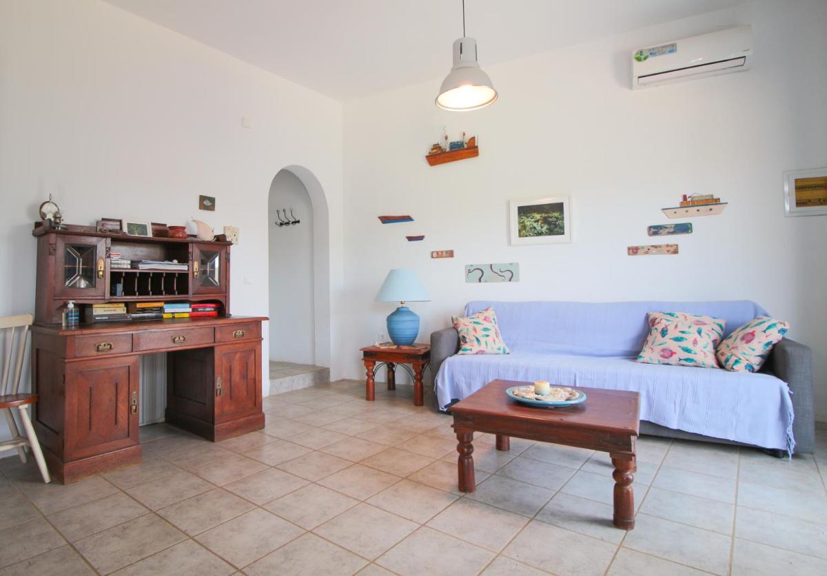 Beach house in kolimpithra - Octopus's Home - Housity