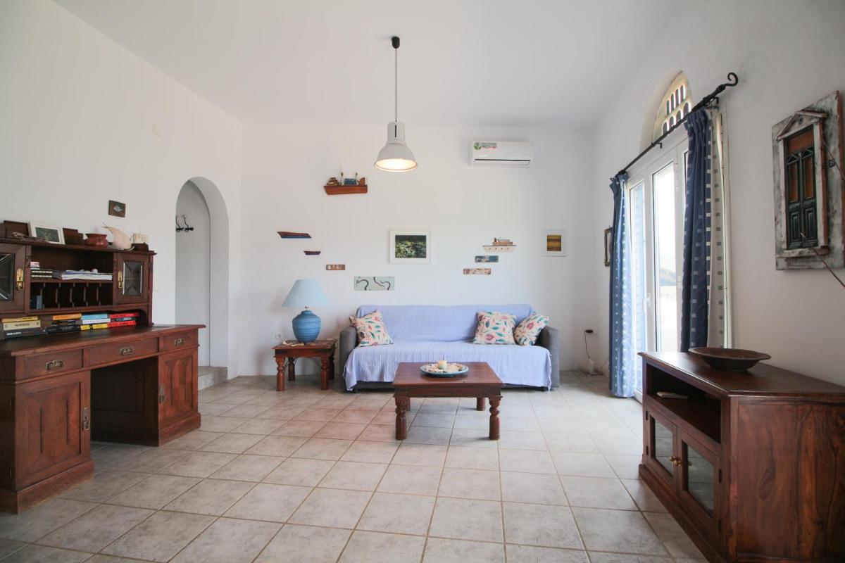 Beach house in kolimpithra - Octopus's Home - Housity
