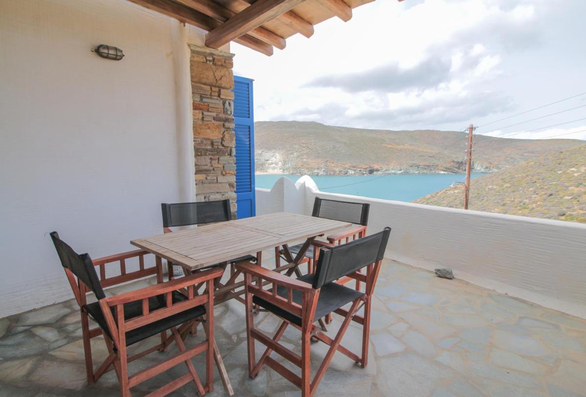 Beach house in kolimpithra - Octopus's Home - Housity