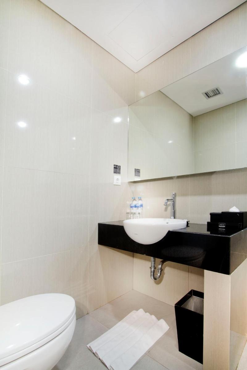 Neo Hotel Tendean Jakarta by ASTON - Housity