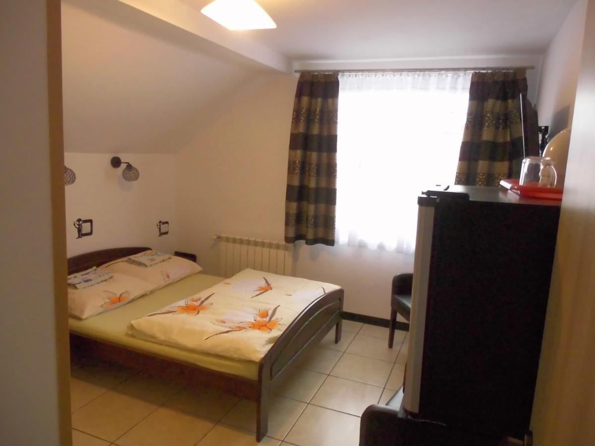 Go?ciniec Nad Jarem - Housity