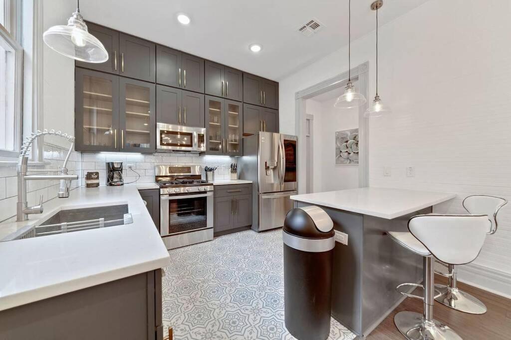 Historic home with heated Mini Pool walking distance to downtown San Antonio! - Hizvo