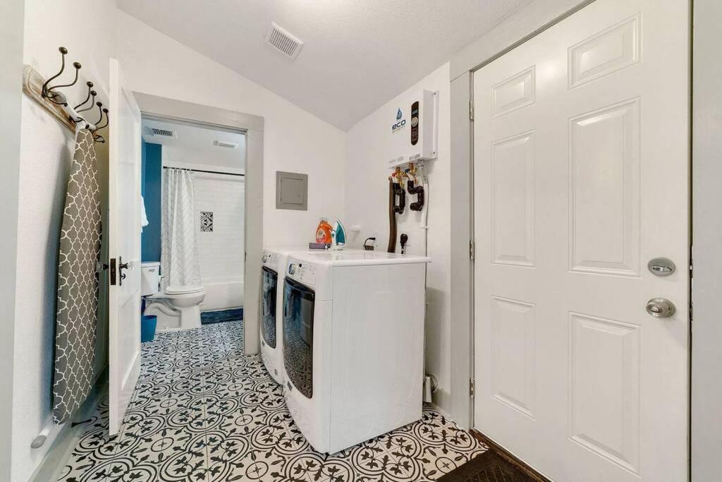 Historic home with heated Mini Pool walking distance to downtown San Antonio! - Hizvo