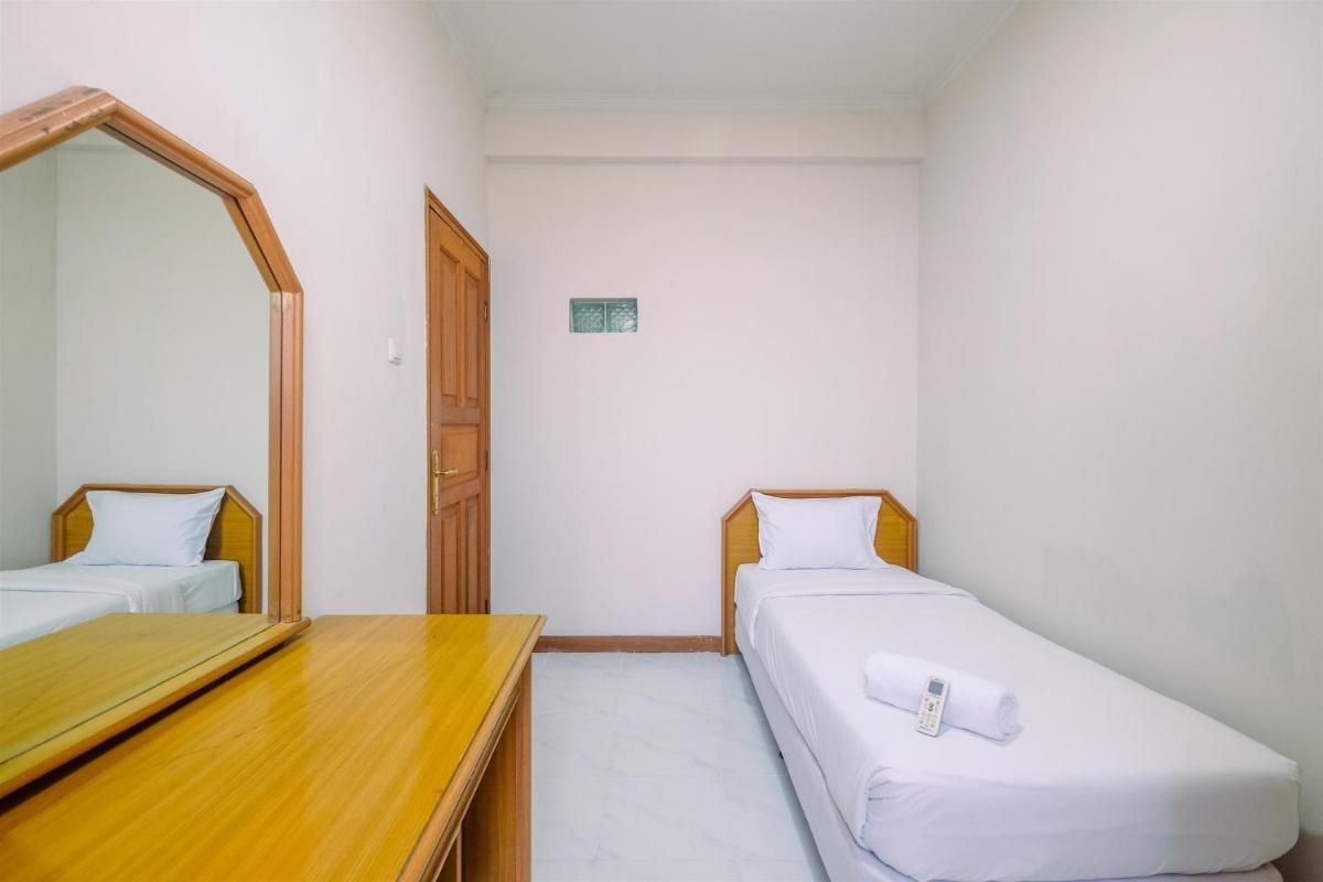 Spacious and Strategic 3BR Kondominium Juanda Apartment By Travelio - Housity