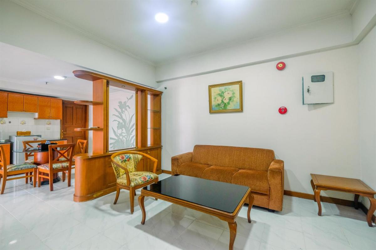 Spacious and Strategic 3BR Kondominium Juanda Apartment By Travelio - Housity
